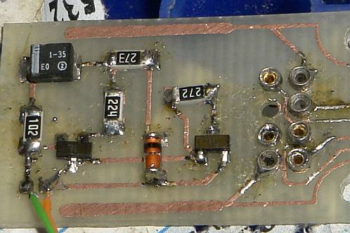 Bestukt printje met enkele transistoren, diodes en weerstanden