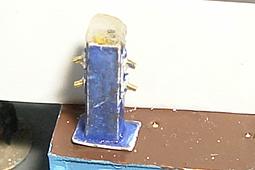 Een Seijsener Pacific zuil in model nagemaakt als onderdeel van een mini-diorama