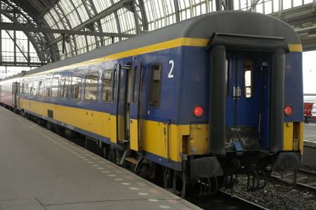 Afgetrapt ICRm rijtuig aan Fyra stam