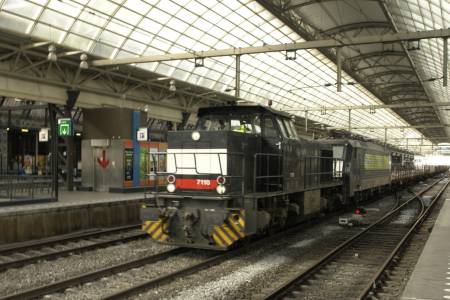 ACTS 7110 kachelt door Amsterdam CS