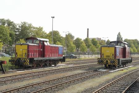 2 kleine lokjes van EETC op station 's Hertogenbosch