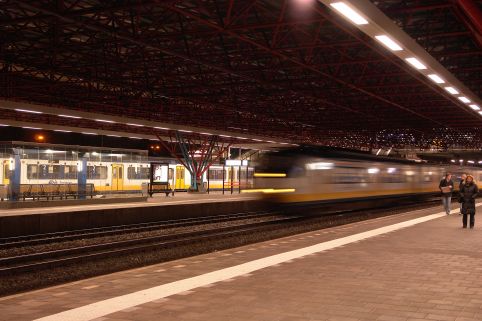 Trein naar Uitgeest moet wachten op trein 74027