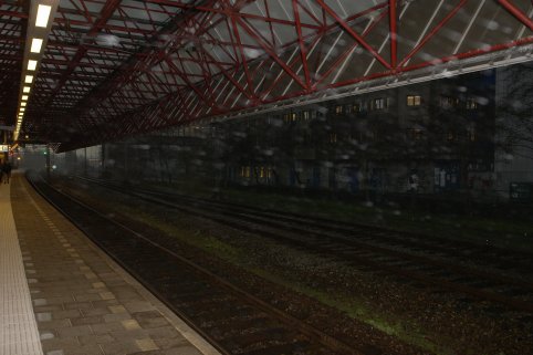 Waterwaas onder de overkapping