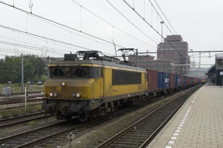 Loc Hoofddorp 1609 van ACTS staat te wachten op Amersfoort