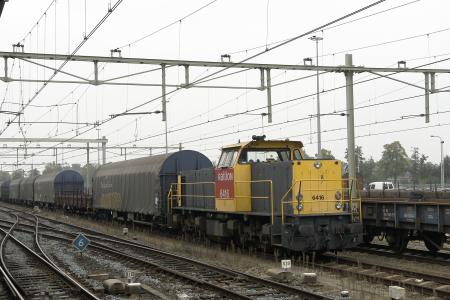 Railions 6416 met gemengde goederentrein