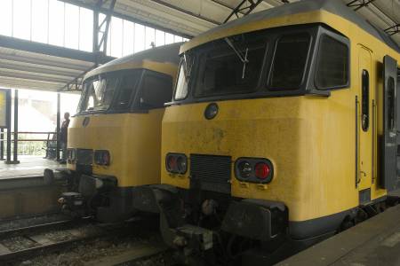 Twee dubbeldeks-stammen op station Haarlem