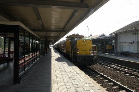Jaap met een goederentrein