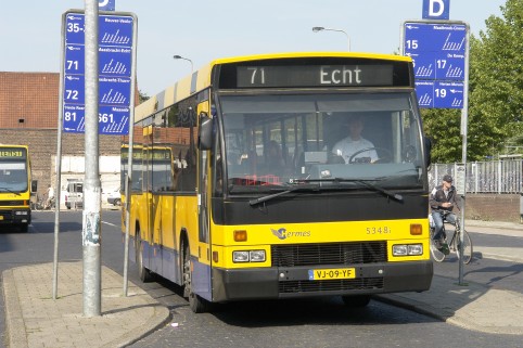 Oude bus op busstation Roermond