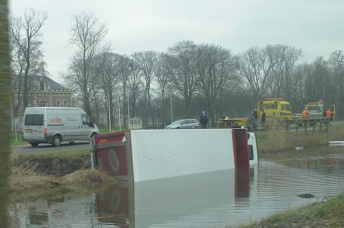 Amstel Bier vrachtwagen in de plomp