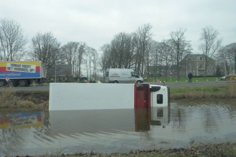 Amstel Bier vrachtwagen in de plomp