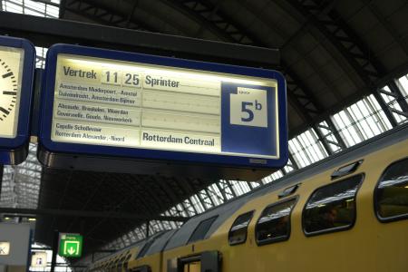 Trein 4041 een Dubbeldekker waar een Sprinter op de CTA staat