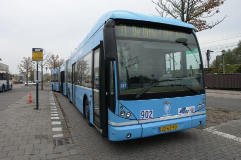 Bus 902 als lijn 31 wachtend op Lunetten NS