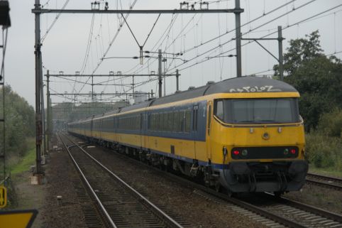 Beneluxtrein rijdt door Lunetten