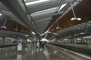 Een druilerig station Bijlmer