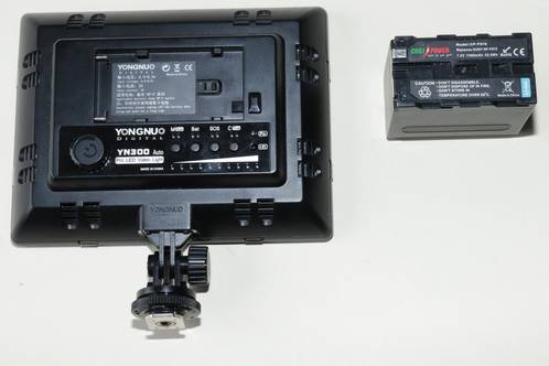 A Yongnuo videolight and next to it a NP-F970 batterycopy