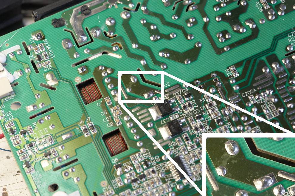 Medion 30919 PO powersupply PCB, solderside, including close-up with very bad solder joint on a heatsink