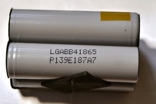 Cilindrical gray lithium cells in a SSL-JVC50 battery