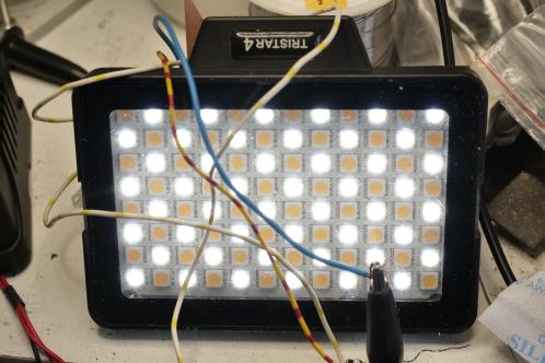 48 koudwitte LEDs in brandende toestand na vervangen van een diode in een led-drivertrap van een Tristar 4 ledlamp