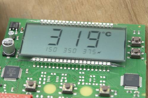 Ingeschakelde Weller WD1 voedingseenheid met missende digits in het LCD