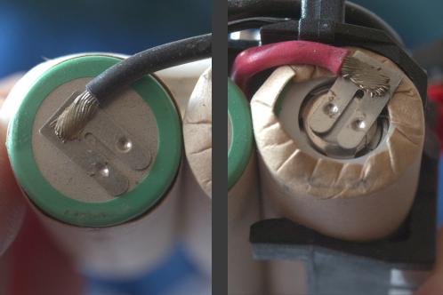 De negatieve en positieve aansluiting met ultrasoon gelaste koperdraden van het accupakket van een Bosch PSR lithium schroefmachine-accu in detail