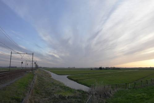 As-pluim afkomstig van IJslandse Eyjafjallajökull vulkaan-uitbarsting boven Nederland