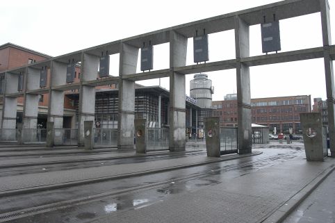 Het busplein leeg