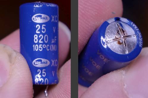 Een bolstaande Samwha elco van 820 uF 25 Volt die ook al een deel van de inhoud uitgestoten heeft